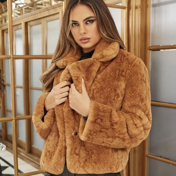 One Button Fuzzy Coat 🧥 - Picture 5 of 7